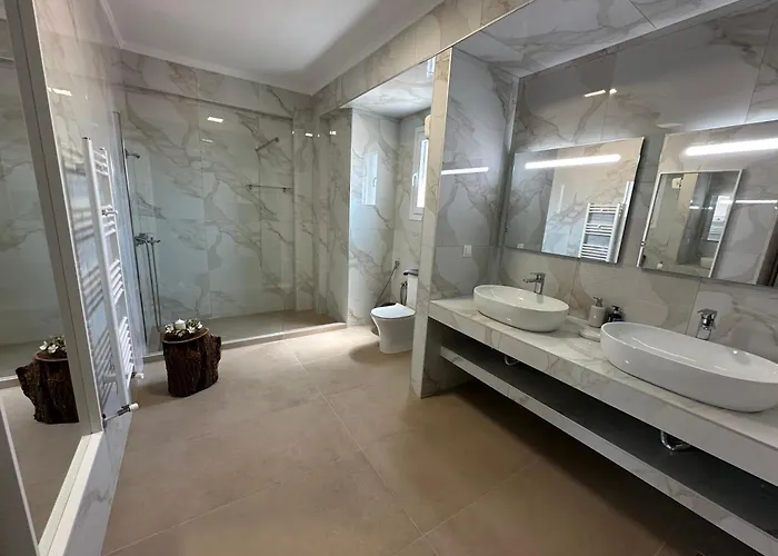 Diana House * 尼基季