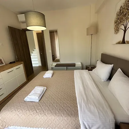 Semesterbostad Diana House *